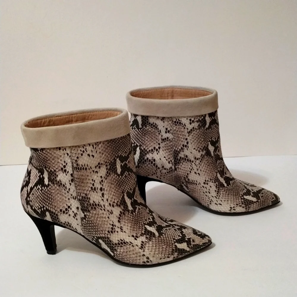 42 Gold Print Snakeskin Ankle Heel booties Size 7.5 or‎ 38